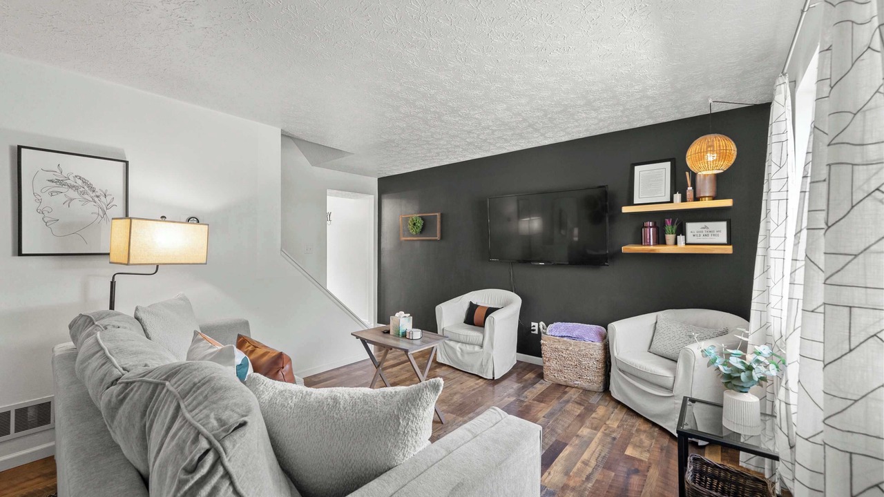 Photo of Bedroom in Summit Station