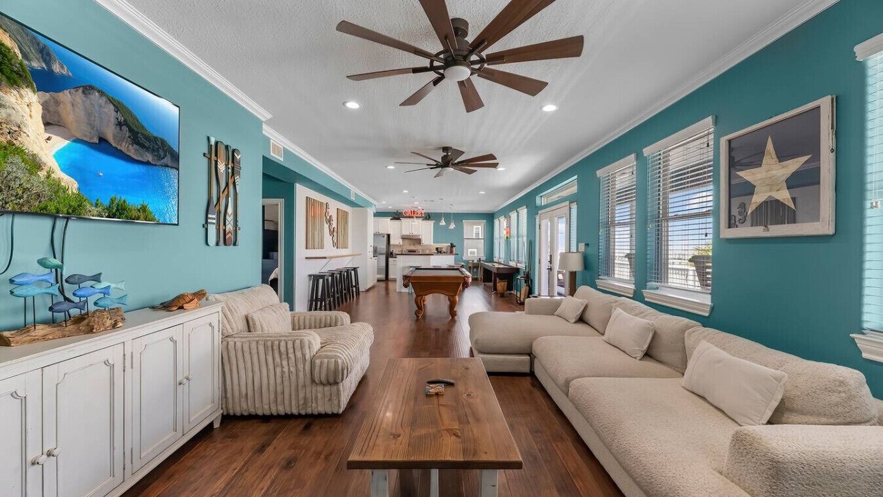 Photo of Livingroom in Anahuac