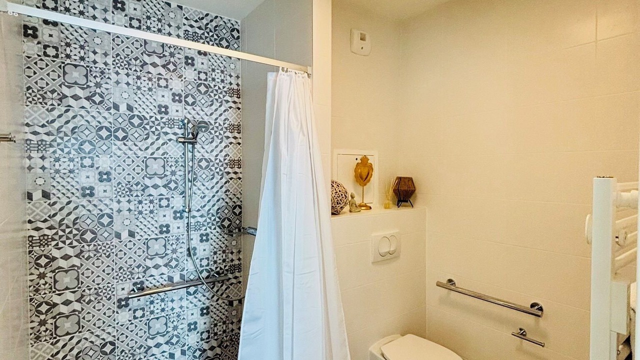 Photo of Bathroom in Aubergenville