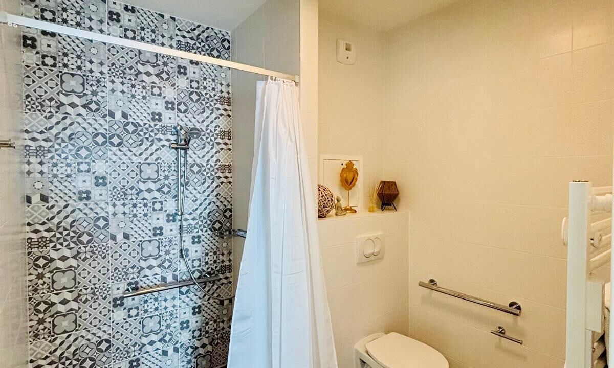 Photo of Bathroom in Aubergenville