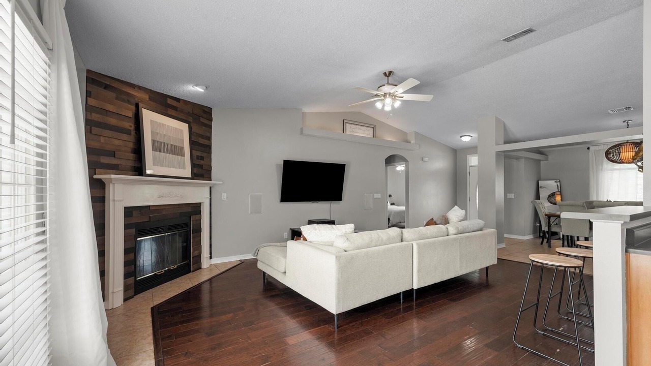 Photo of Livingroom in Gulf Breeze