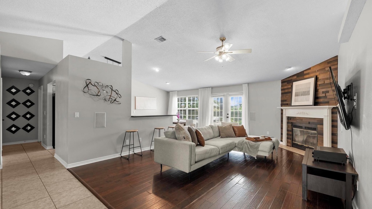 Photo of Livingroom in Gulf Breeze