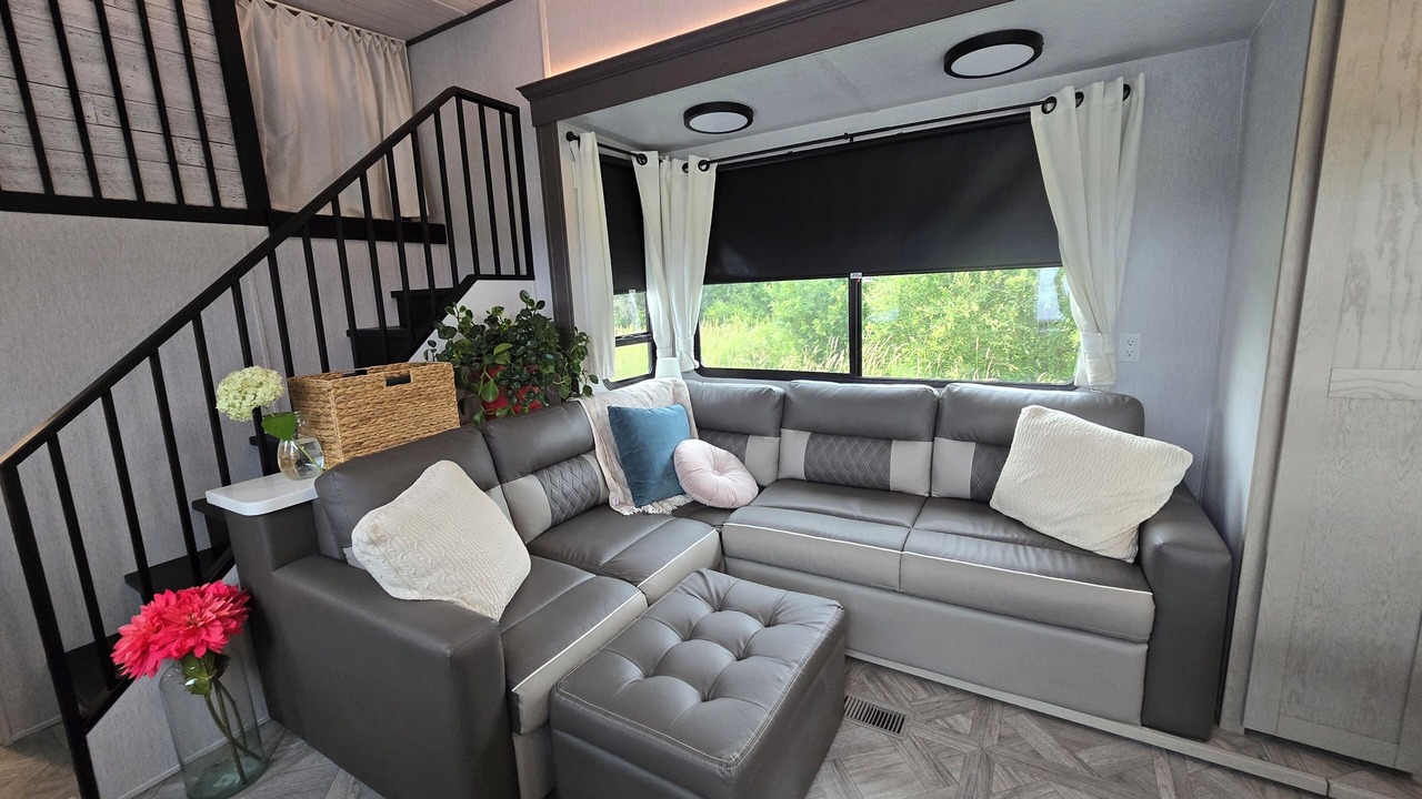 Photo of Livingroom in Russell