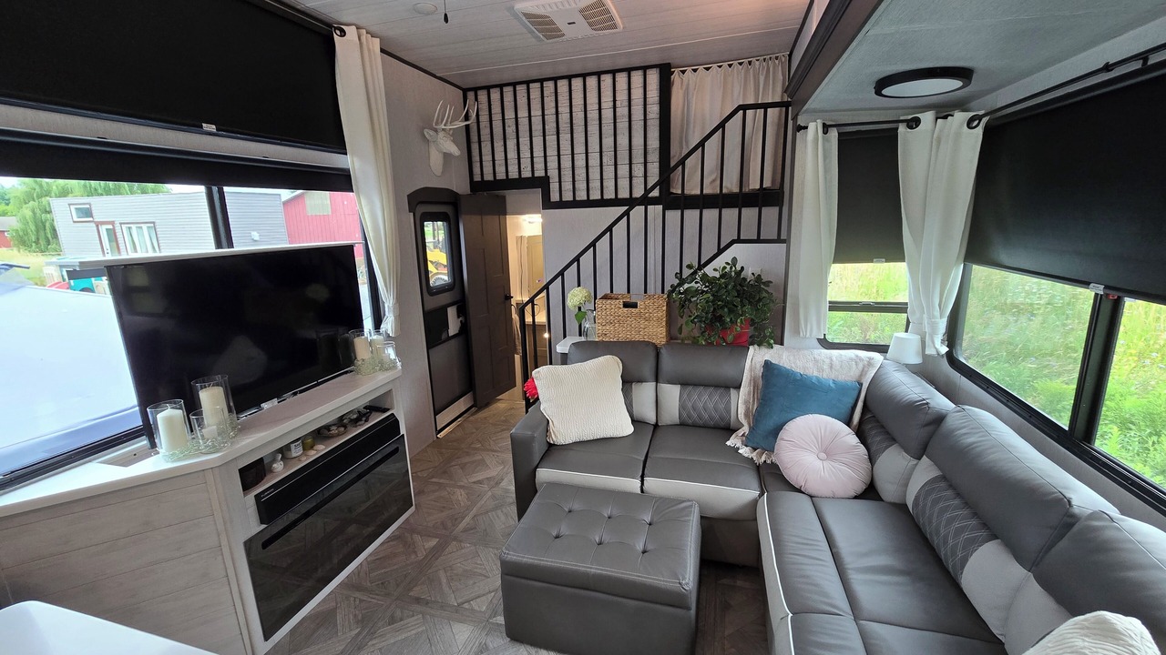 Photo of Livingroom in Russell