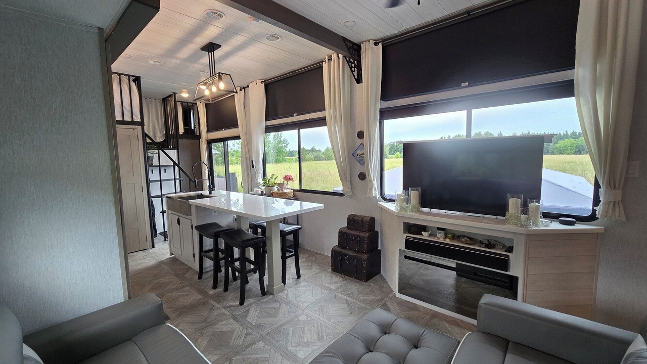 Photo of Livingroom in Russell