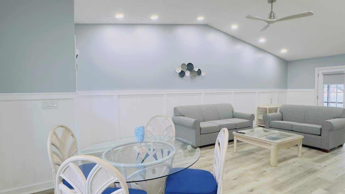 Photo of Livingroom in Crescent Beach