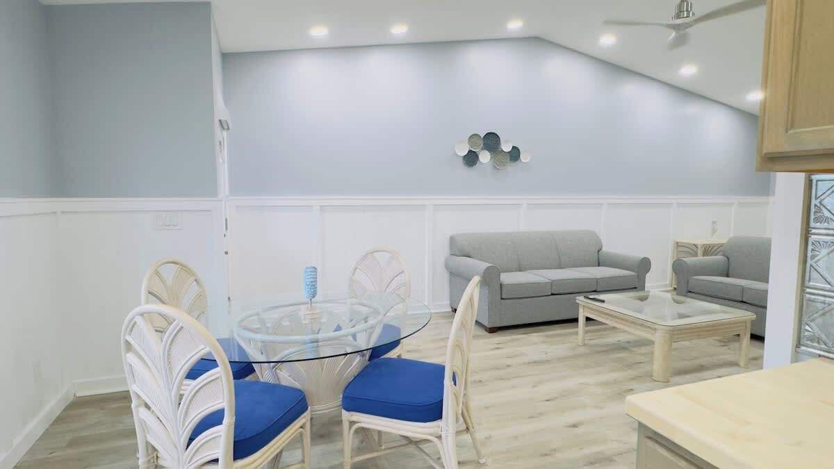 Photo of Livingroom in Crescent Beach