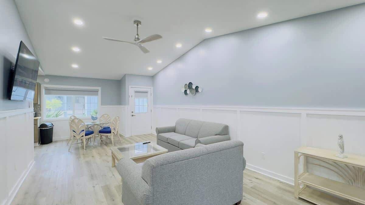 Photo of Livingroom in Crescent Beach