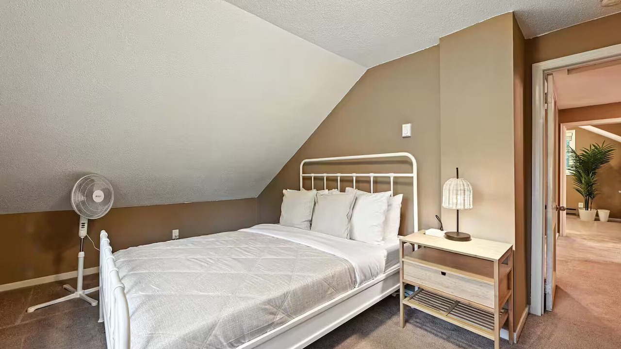 Photo of Bedroom in Maple Lake