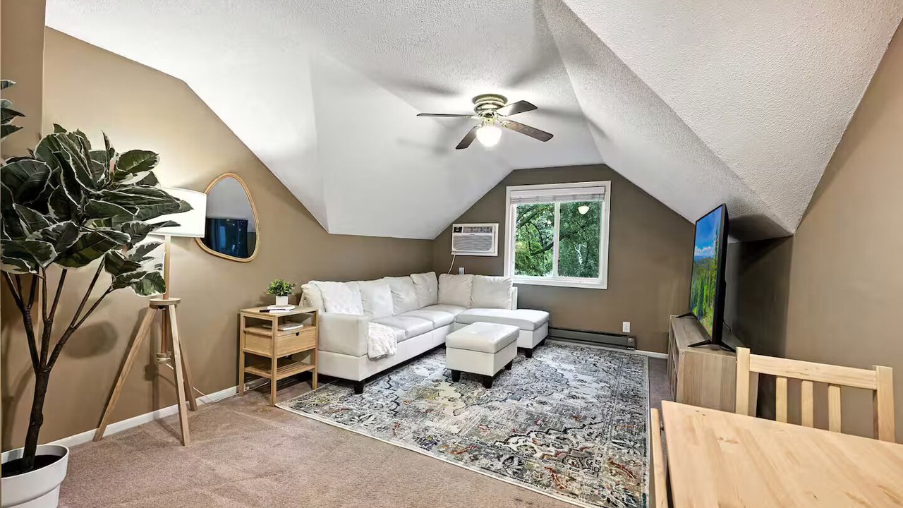 Photo of Livingroom in Maple Lake