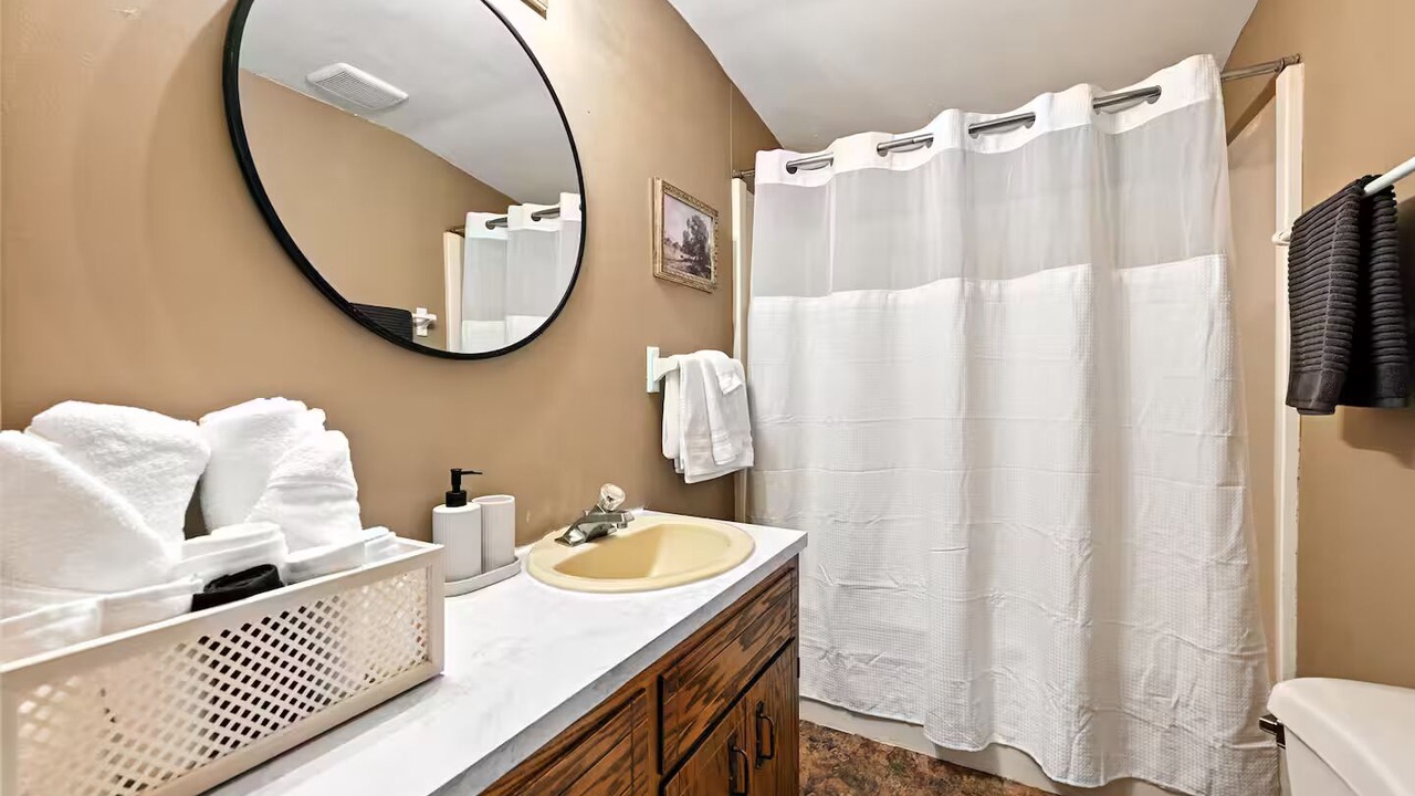 Photo of Bathroom in Maple Lake