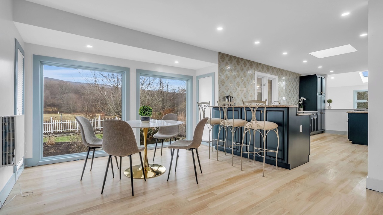 Photo of Others in Monroe