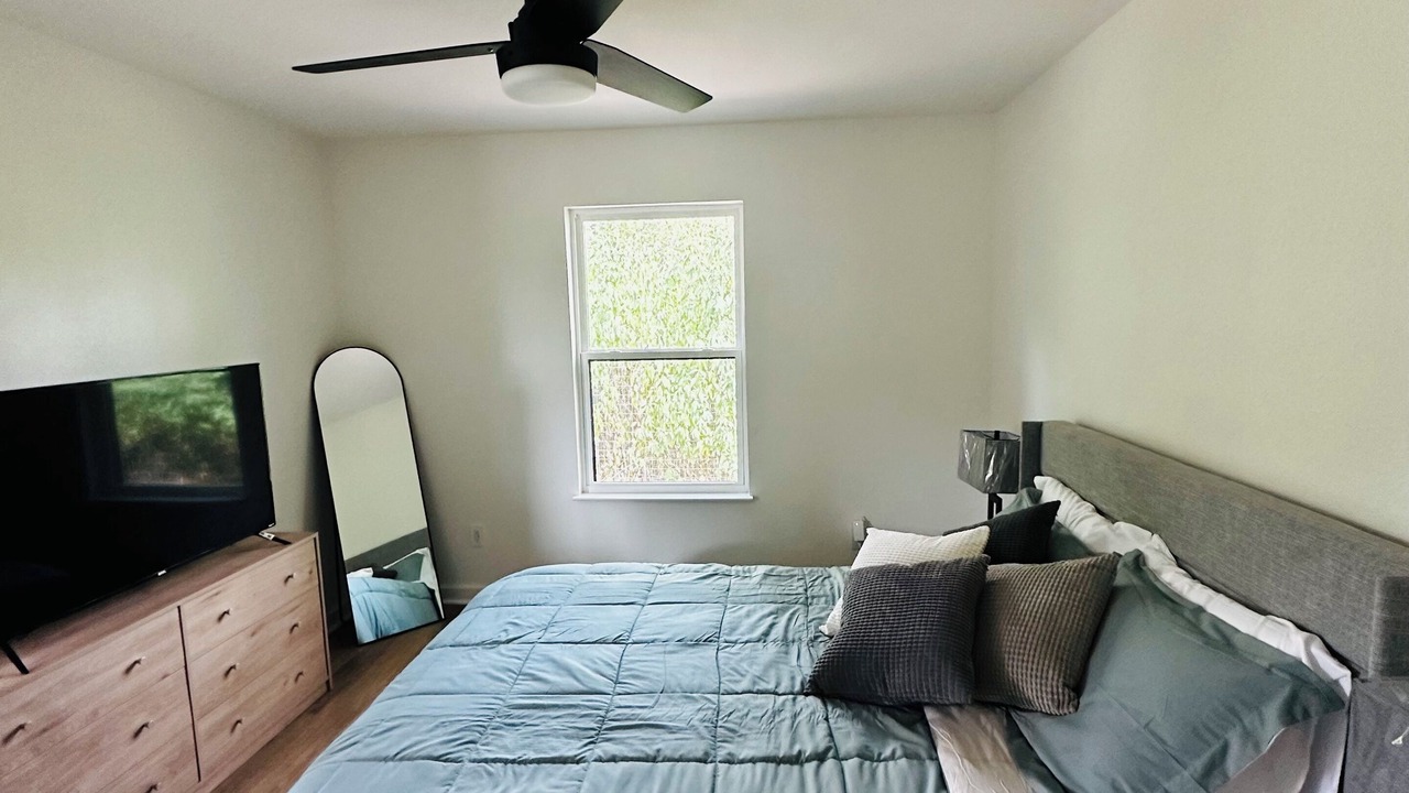 Photo of Bedroom in Crowley
