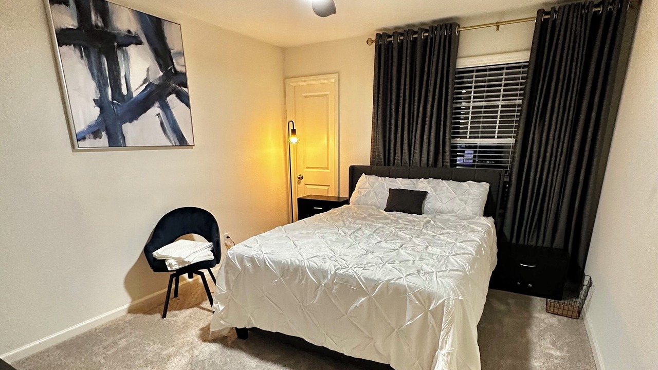 Photo of Bedroom in Glenn Heights