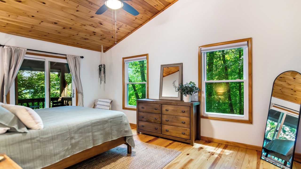 Photo of Bedroom in Walnut Mountain