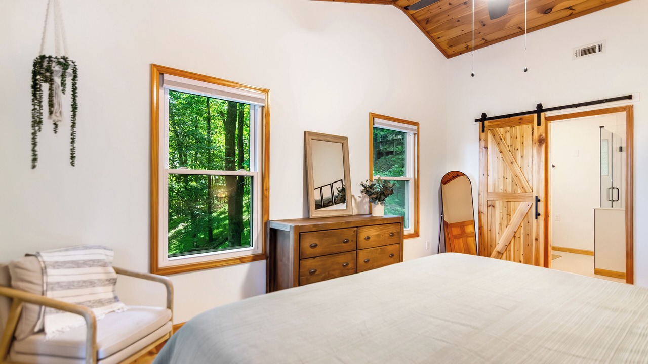 Photo of Bedroom in Walnut Mountain