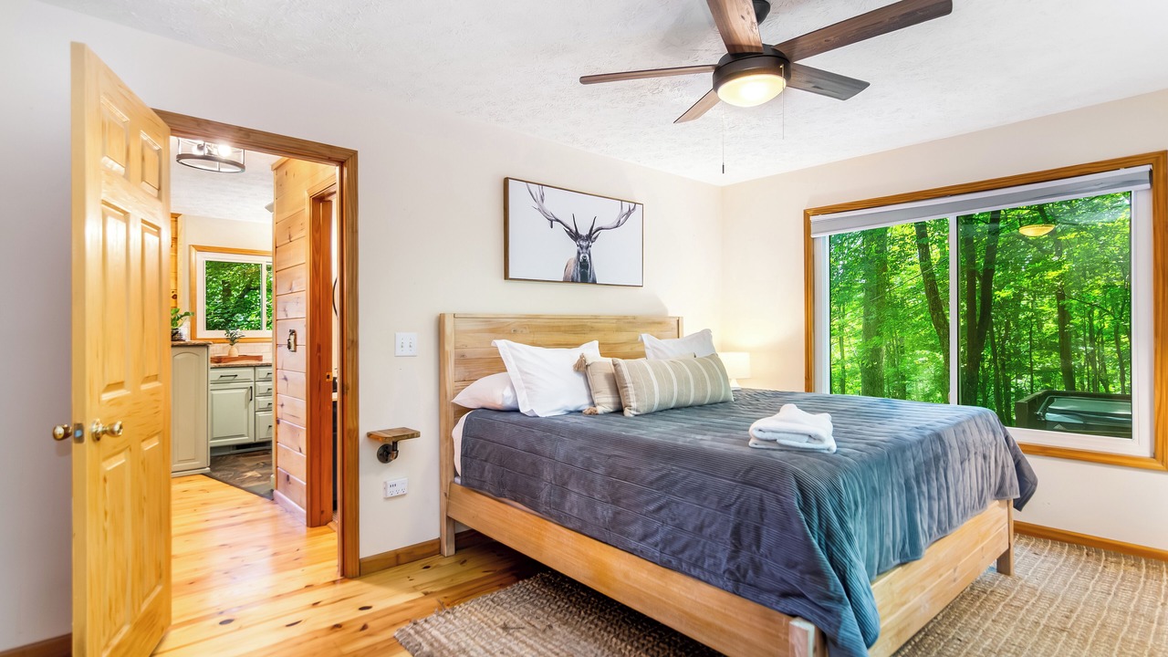 Photo of Bedroom in Walnut Mountain