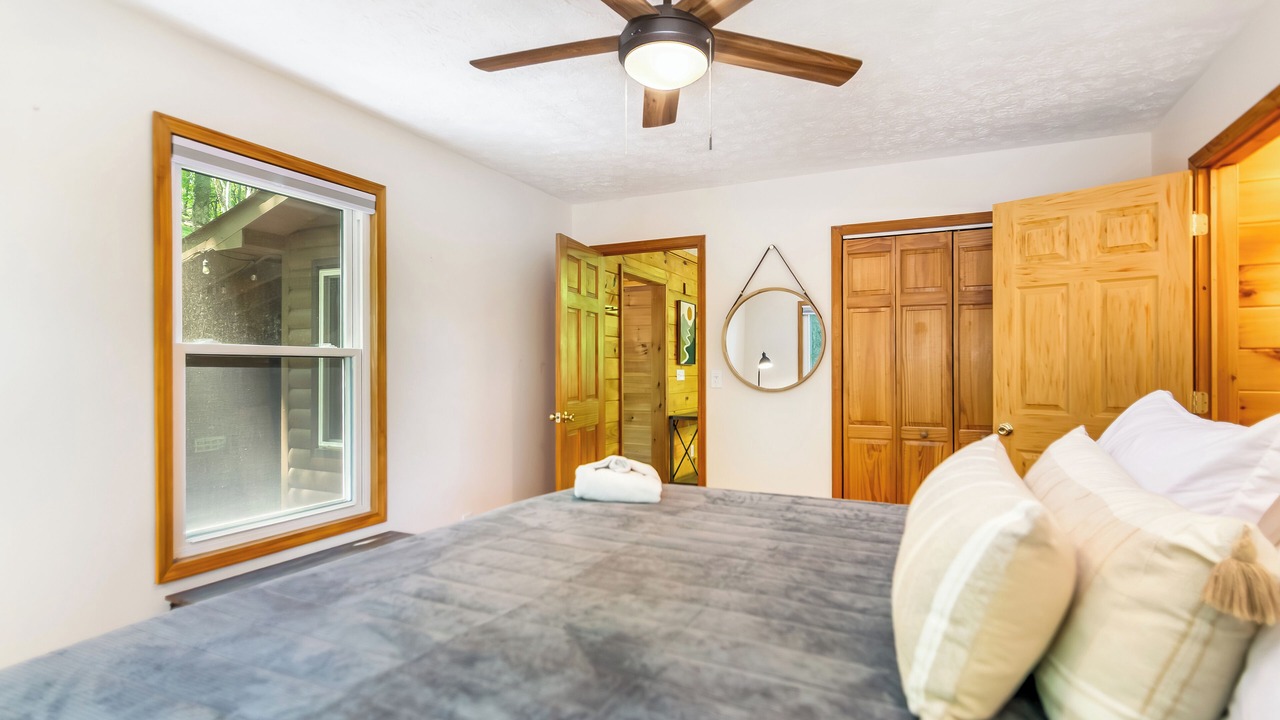 Photo of Bedroom in Walnut Mountain