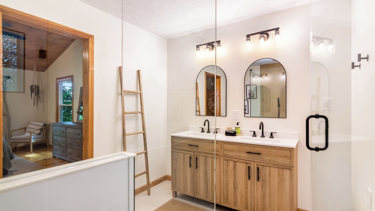 Photo of Bathroom in Walnut Mountain