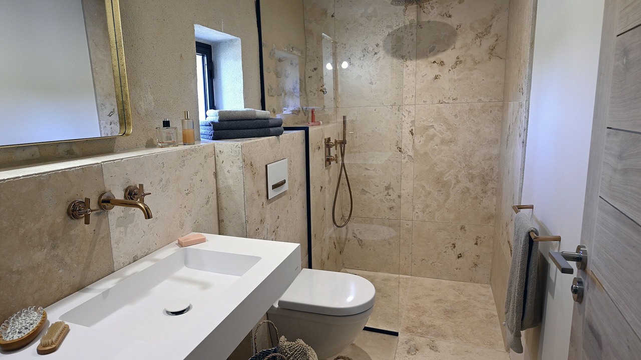 Photo of Bathroom in Lagnes