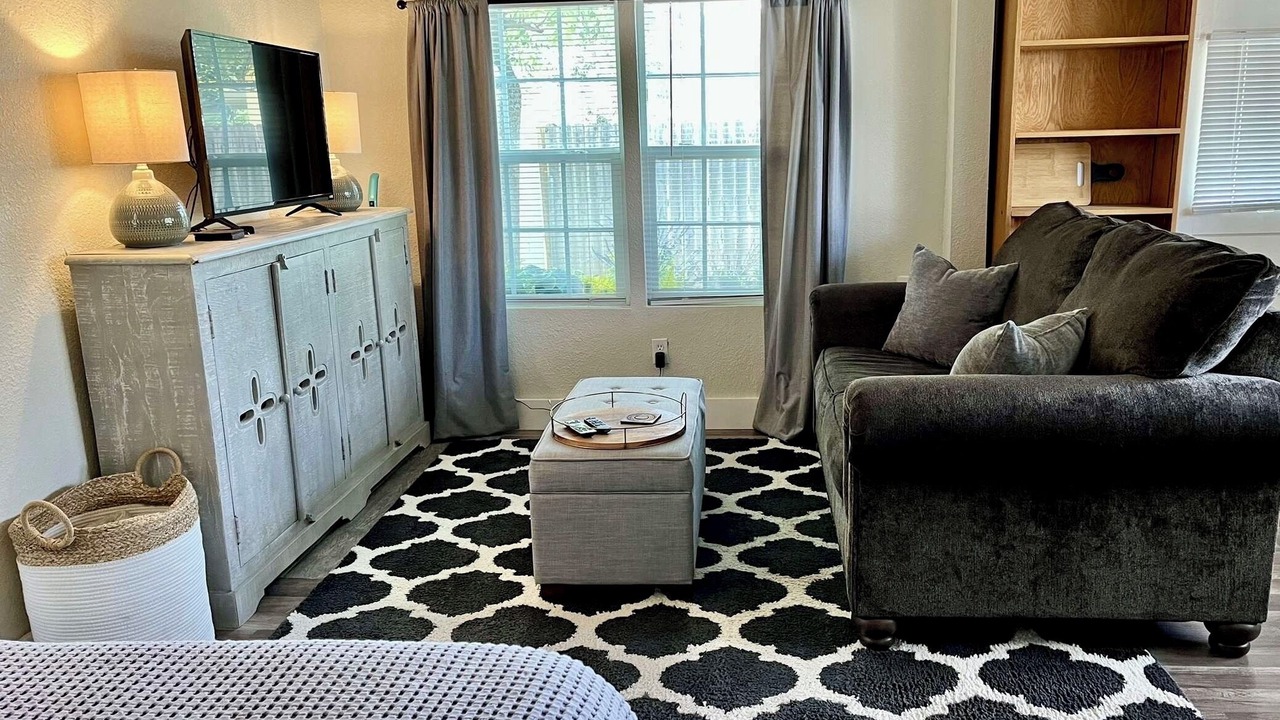 Photo of Livingroom in Roswell