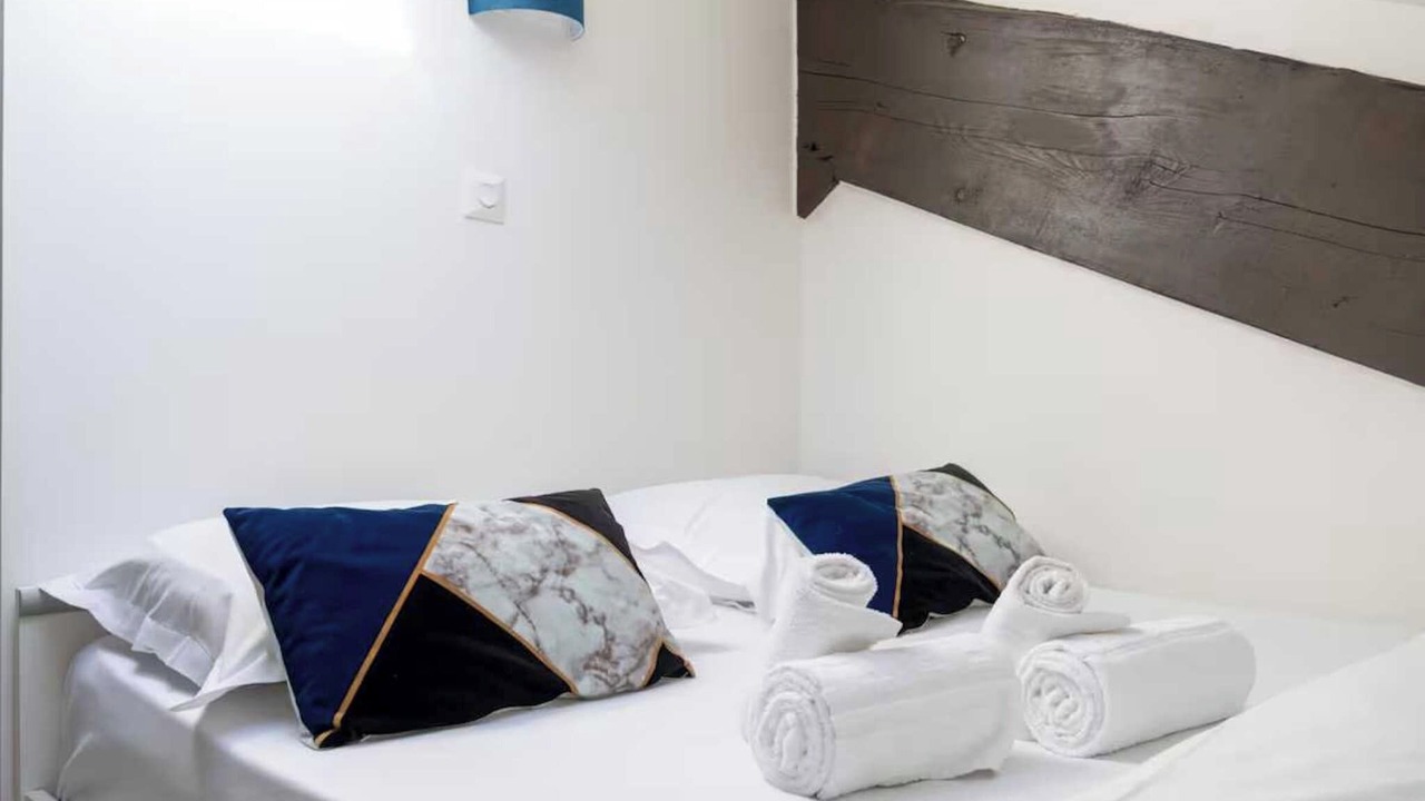 Photo of Others in 2nd Arrondissement