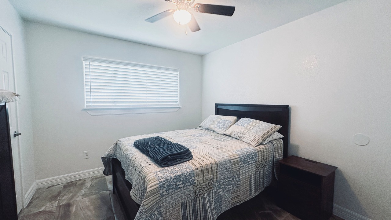Photo of Bedroom in El Lago