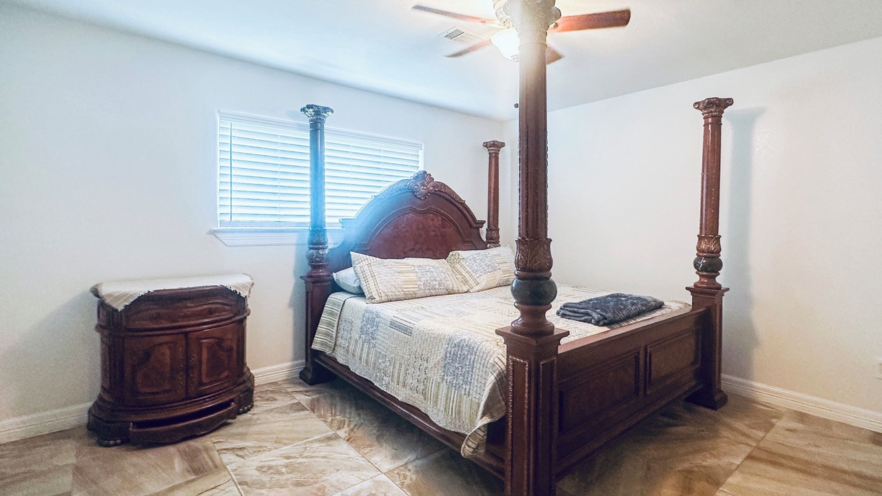 Photo of Bedroom in El Lago