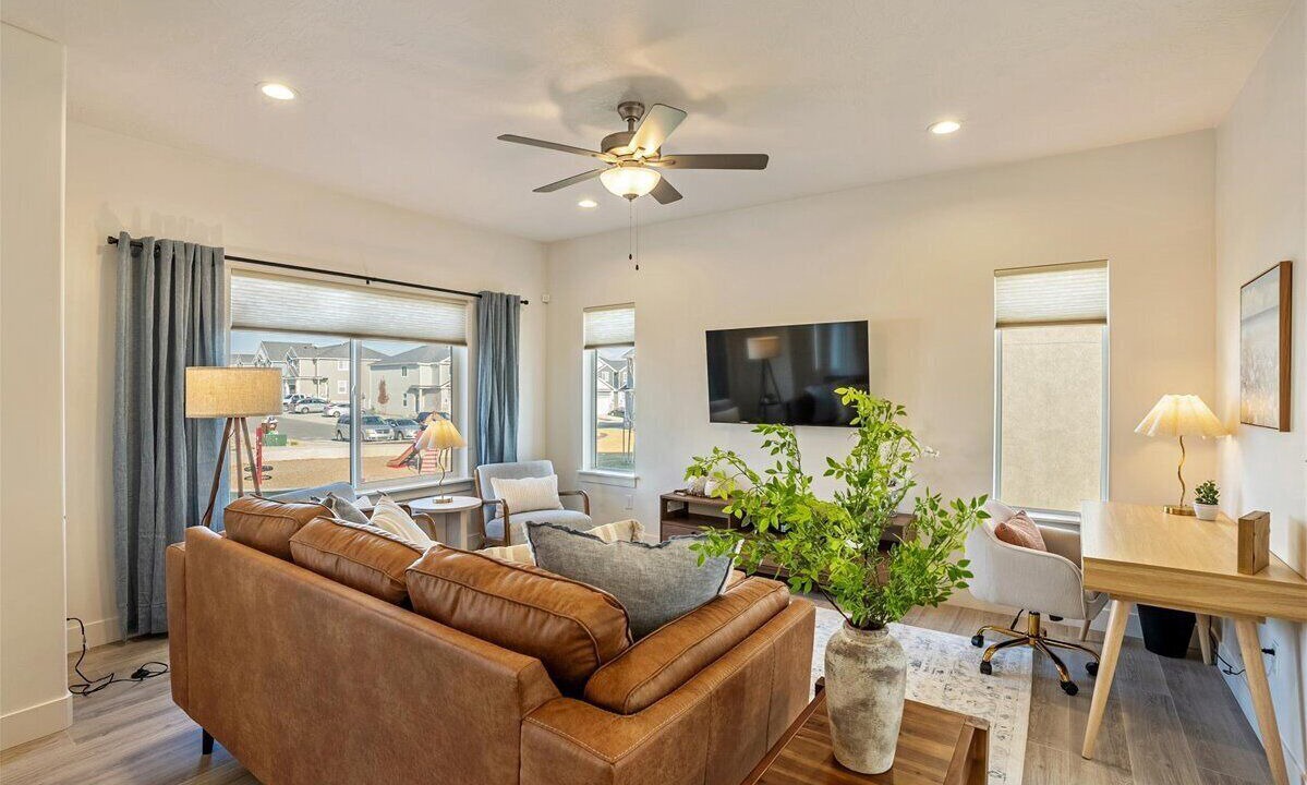 Photo of Livingroom in Eagle Mountain