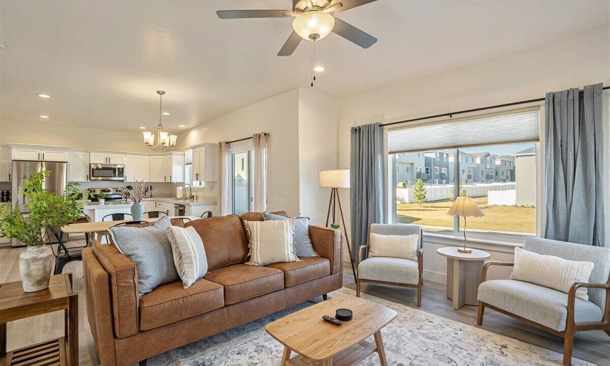 Photo of Livingroom in Eagle Mountain