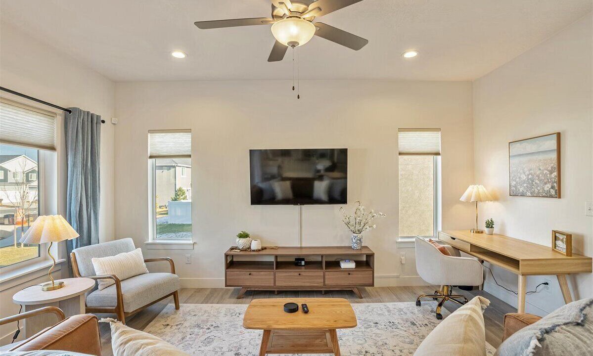 Photo of Livingroom in Eagle Mountain