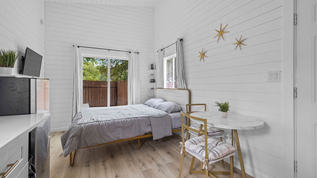 Photo of Bedroom in Apache Shores