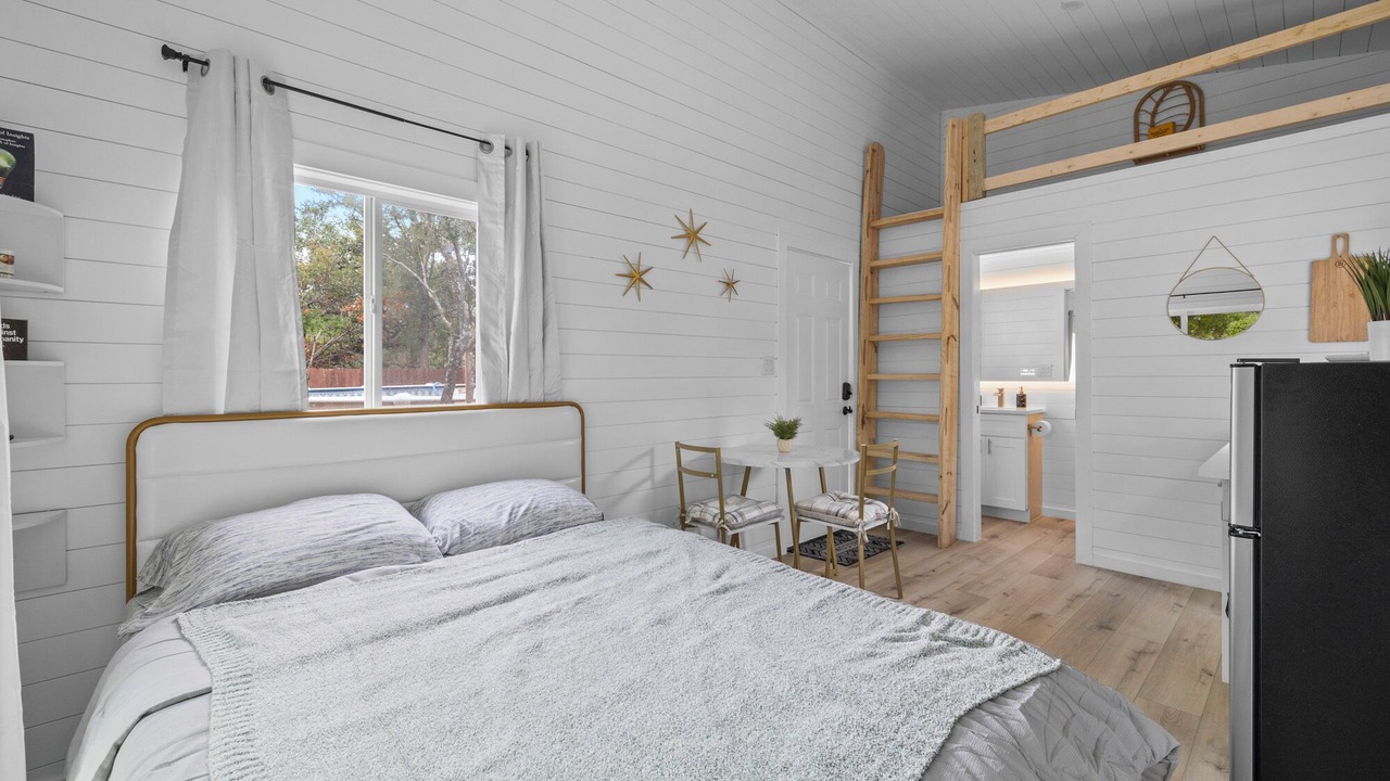 Photo of Bedroom in Apache Shores