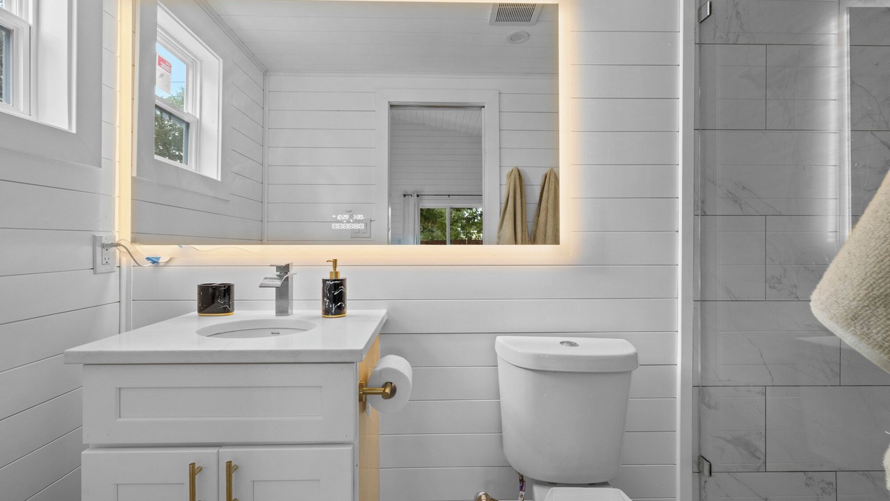 Photo of Bathroom in Apache Shores