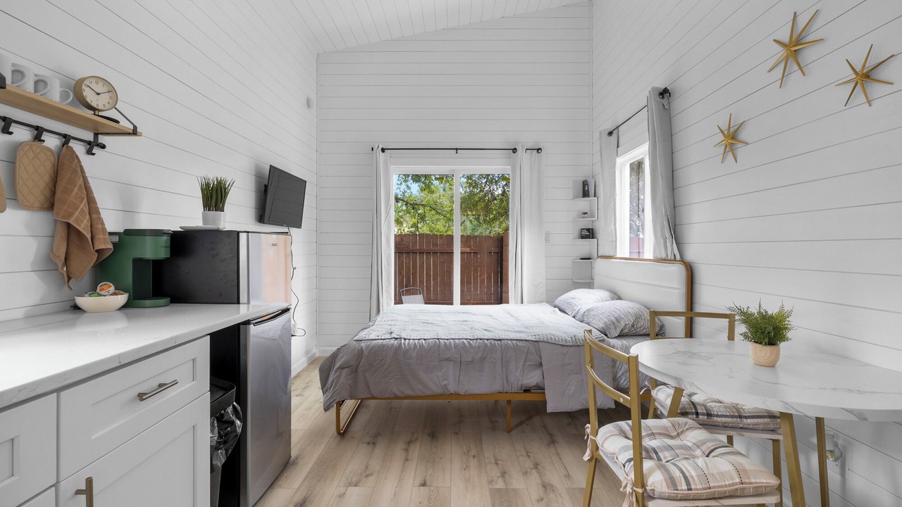 Photo of Bedroom in Apache Shores