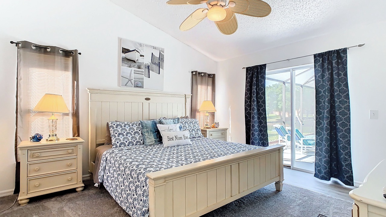 Photo of Bedroom in Crescent Lakes