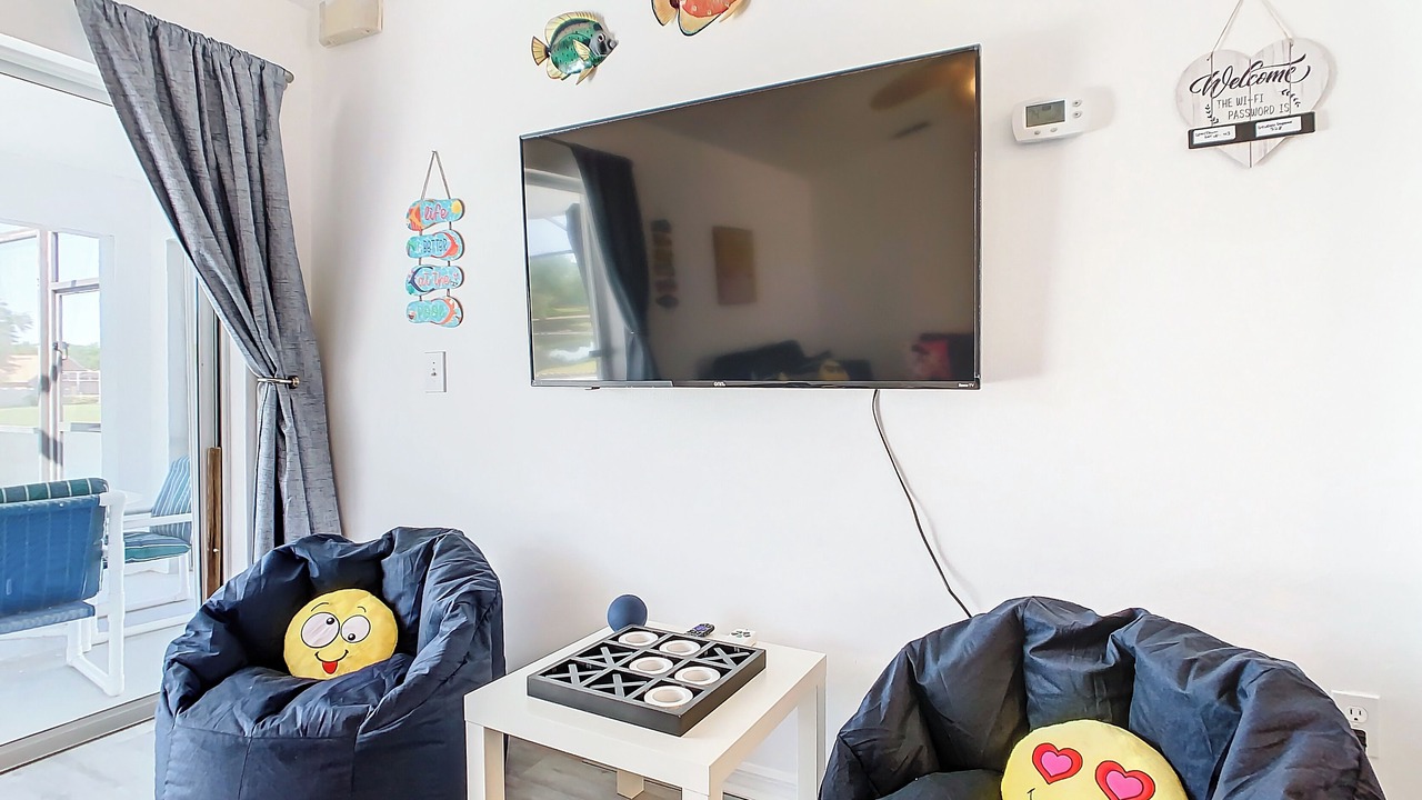 Photo of Livingroom in Crescent Lakes