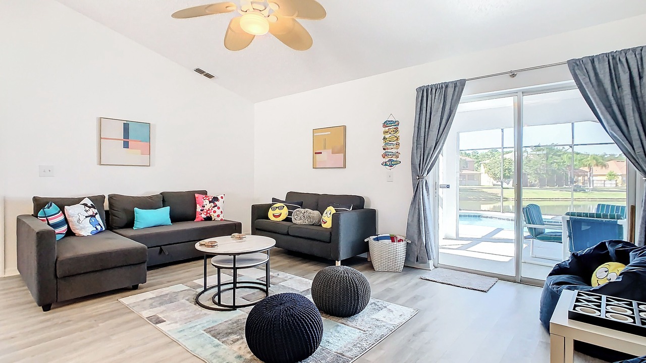 Photo of Livingroom in Crescent Lakes