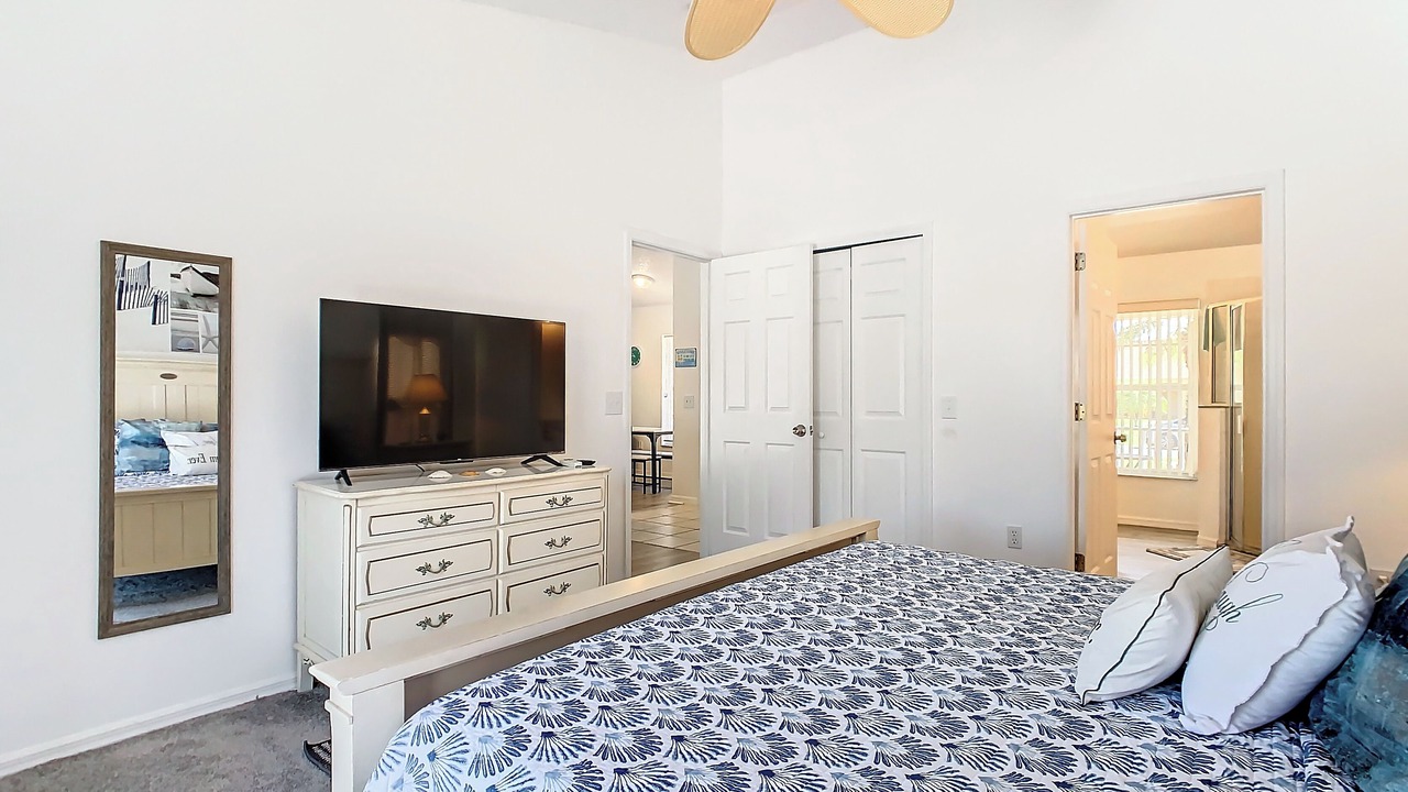 Photo of Bedroom in Crescent Lakes