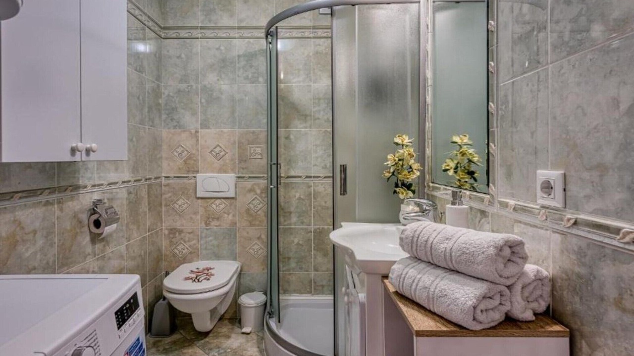 Photo of Bathroom in Tar