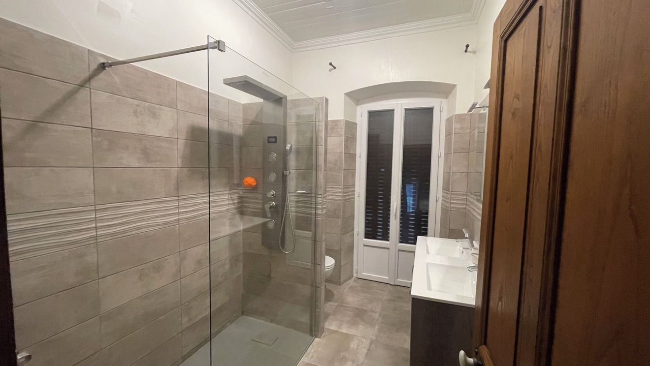 Photo of Bathroom in Sauveterre-de-Rouergue