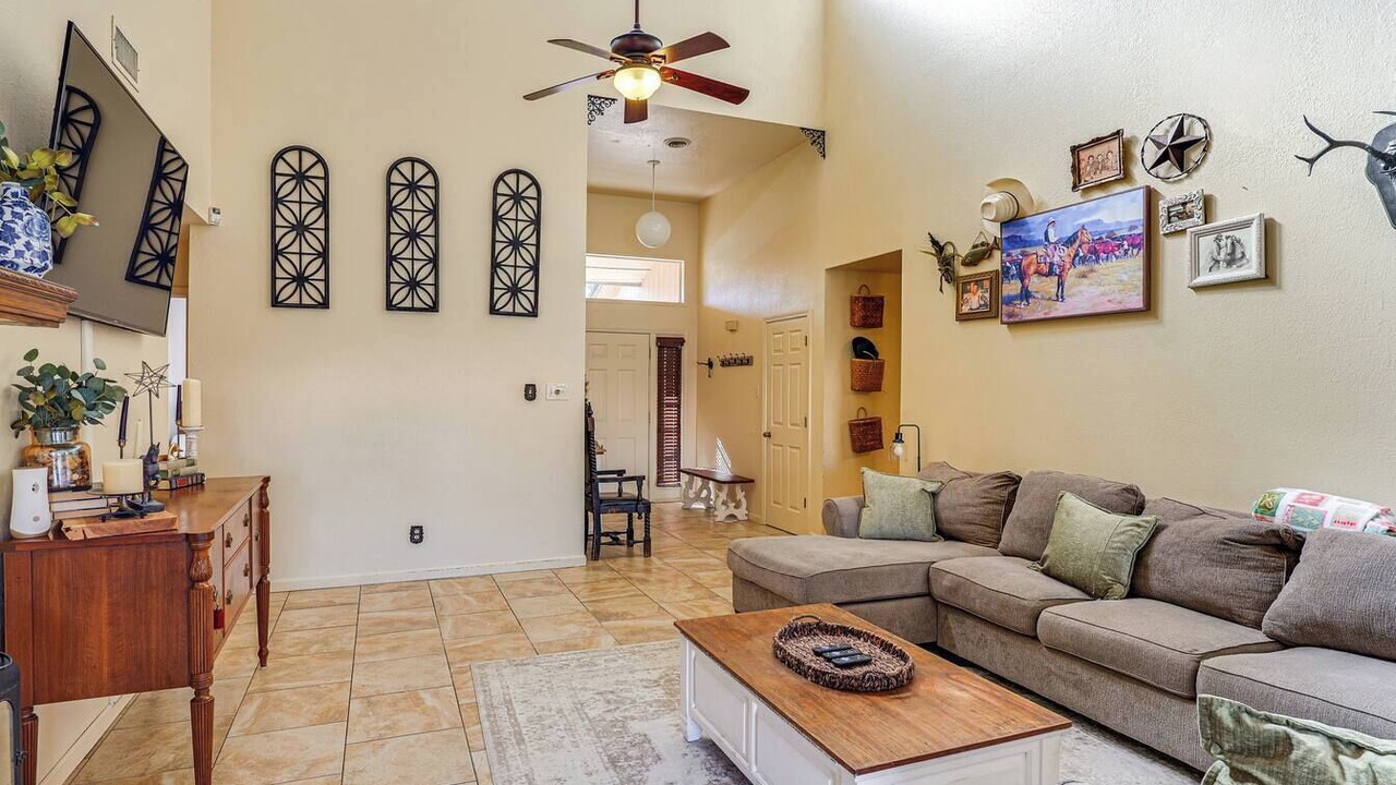 Photo of Livingroom in Roswell
