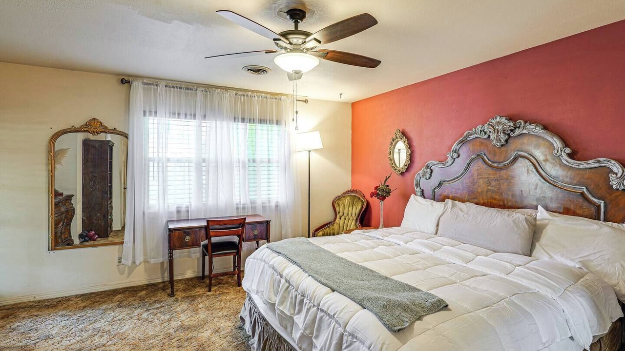 Photo of Bedroom in Roswell