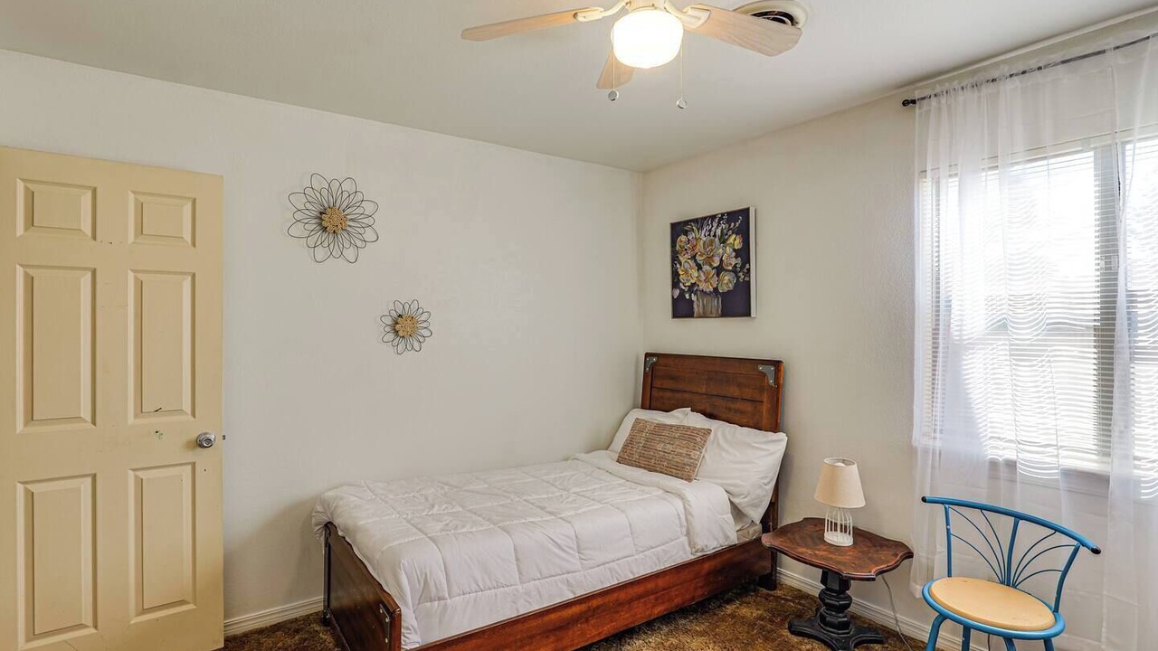 Photo of Bedroom in Roswell