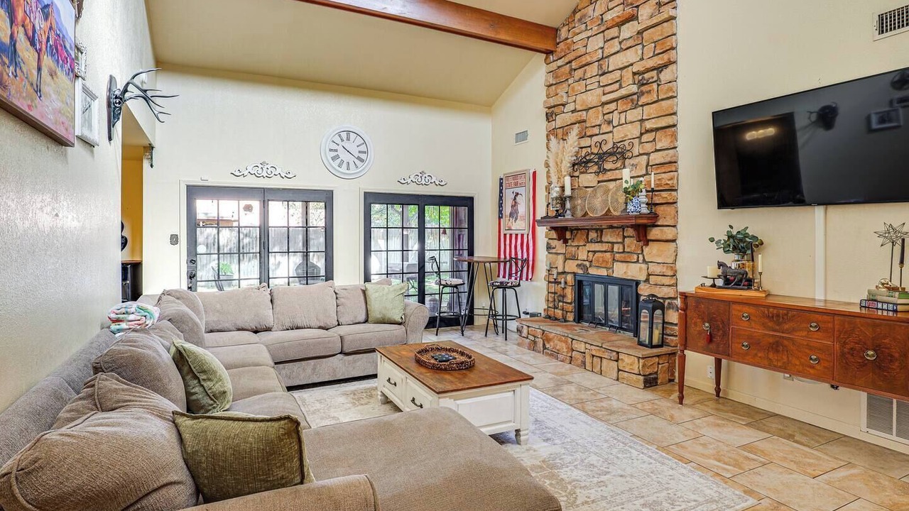 Photo of Livingroom in Roswell