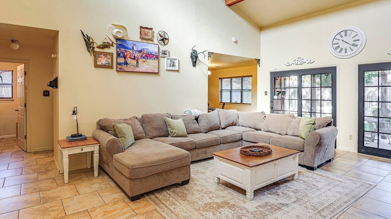 Photo of Livingroom in Roswell