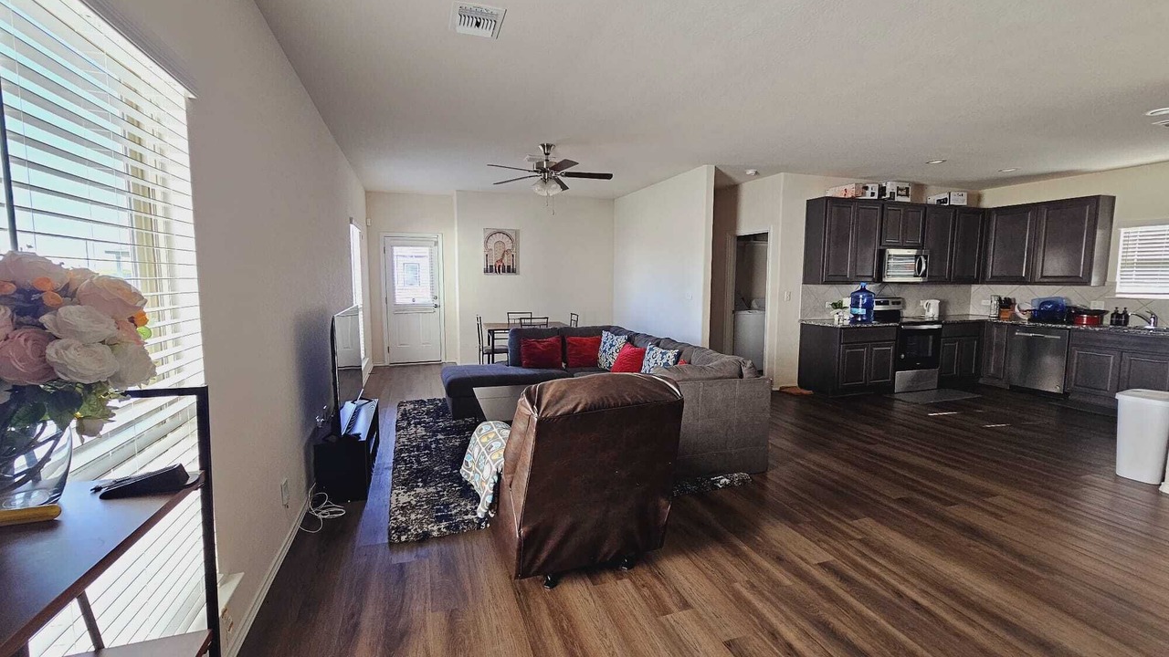 Photo of Livingroom in Converse