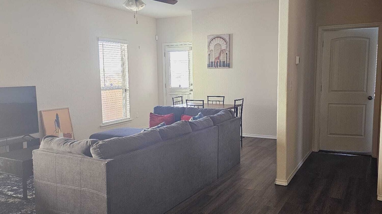 Photo of Livingroom in Converse