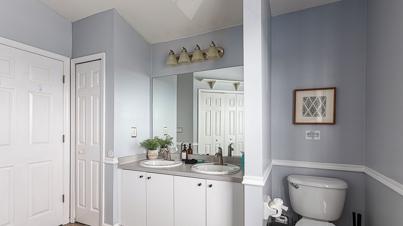 Photo of Bathroom in Jacarandas
