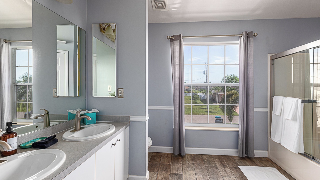 Photo of Bathroom in Jacarandas